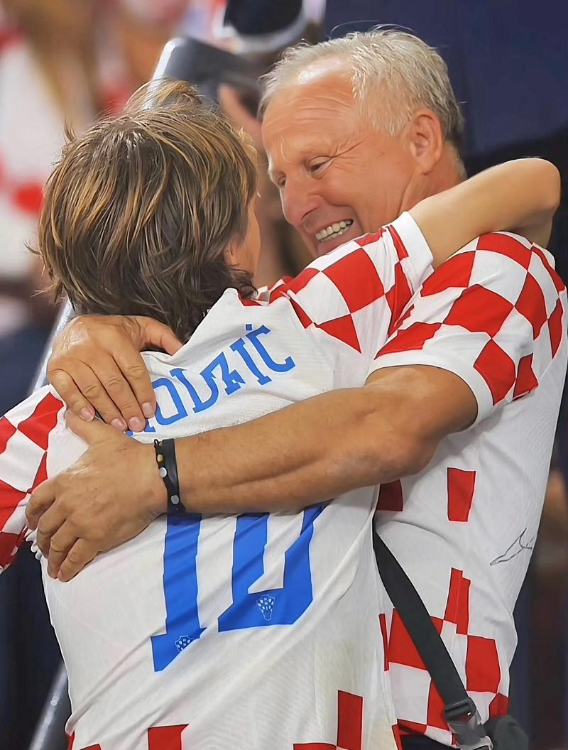 巴萨公布欧冠首发11人阵容迎战法兰克福