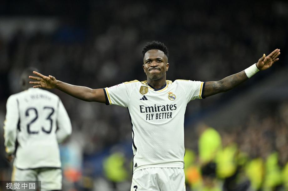 波兰媒体：莱万妻子经常分享跳交际舞的视频，引发了夫妻争吵